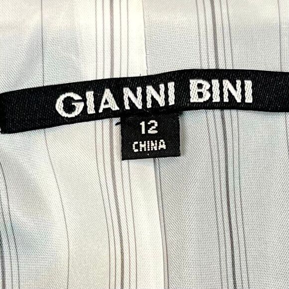 Gianni Bini Gray Women’s Pant Suit 12 - Picture 9 of 14